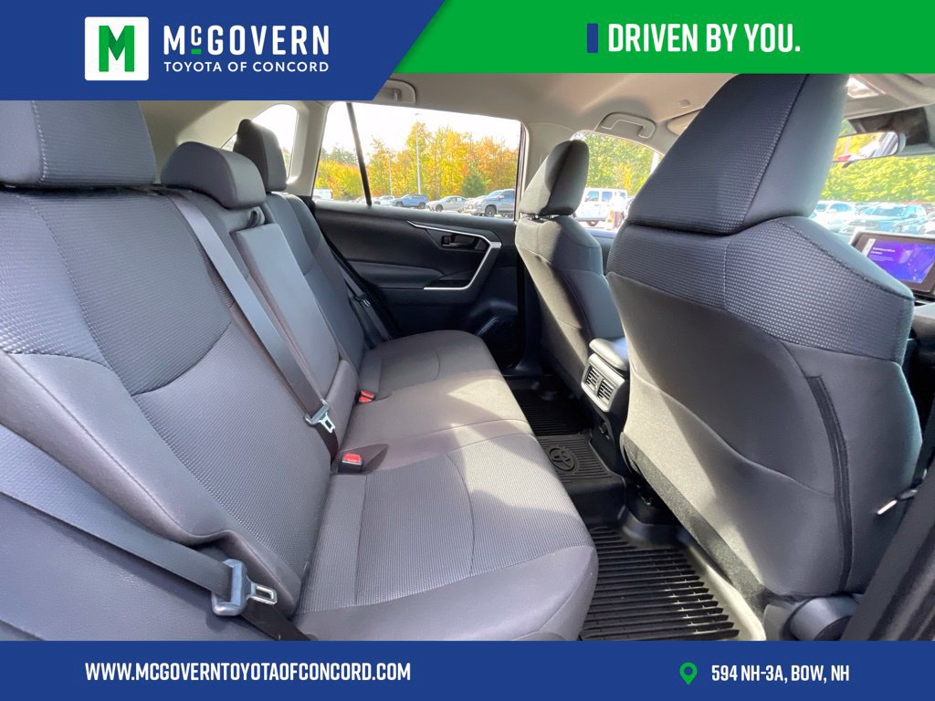 Used 2024 Toyota RAV4 LE AWD/4WD image 20
