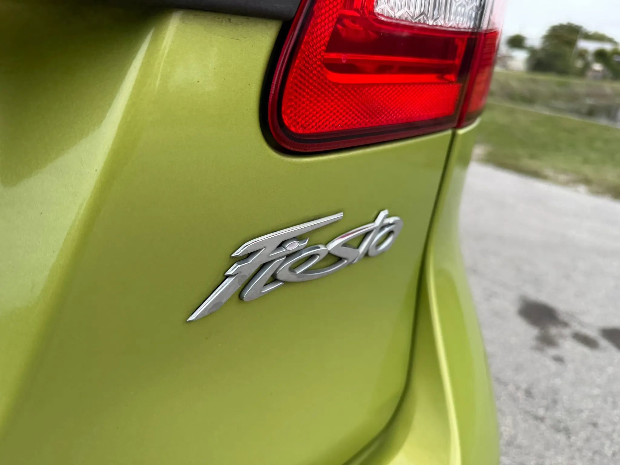 Used 2013 Ford Fiesta SE image 12