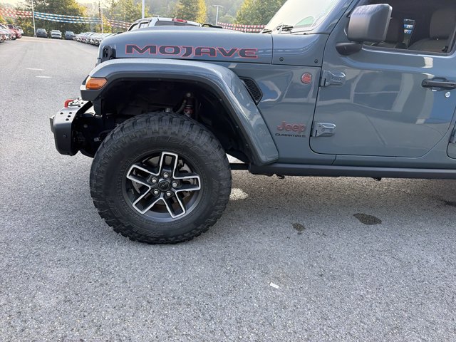 Used 2024 Jeep Gladiator Mojave AWD/4WD image 10