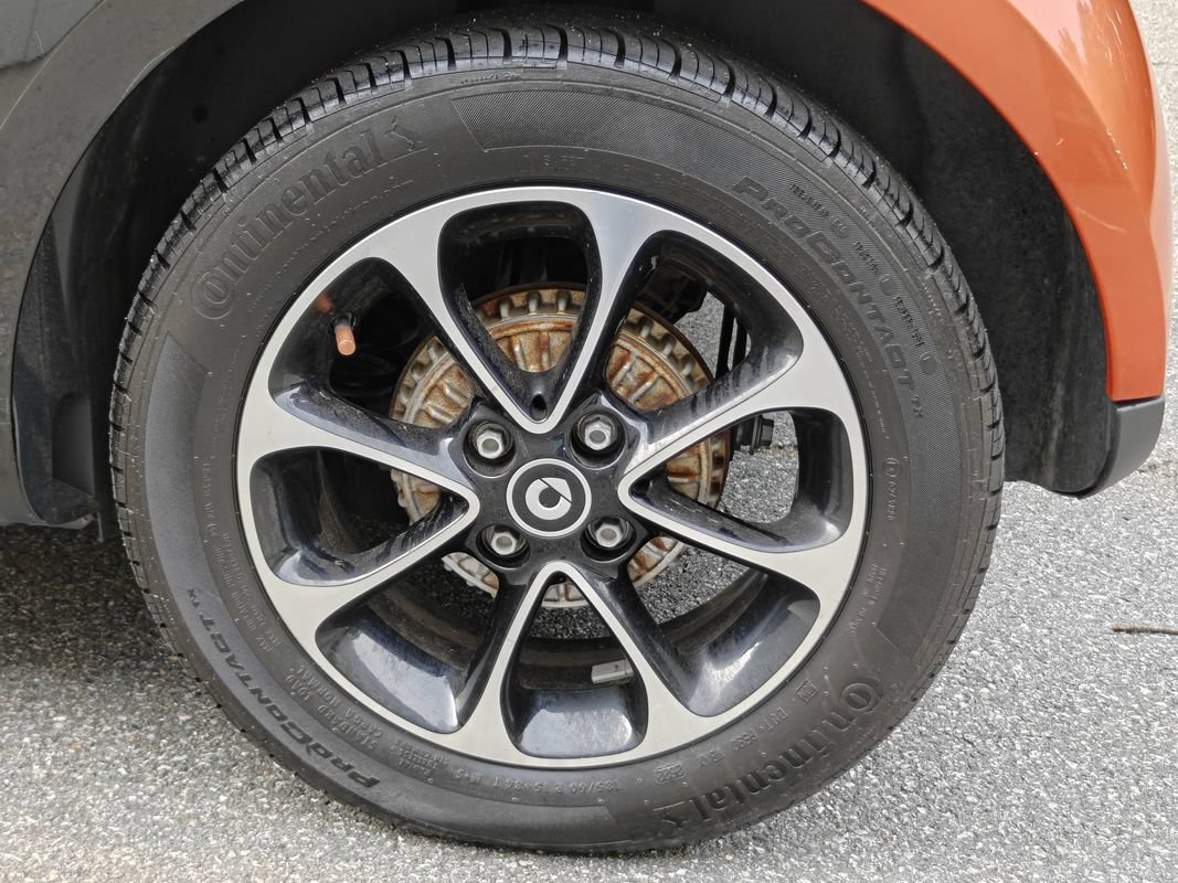 Used 2016 smart fortwo passion RWD image 10