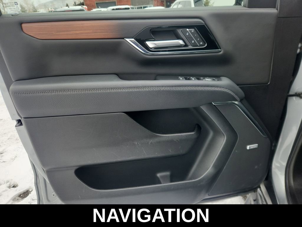 Used 2025 GMC Yukon Denali AWD/4WD image 12