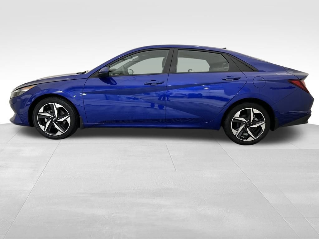 Used 2023 Hyundai Elantra SEL w/ Convenience Package FWD video 2