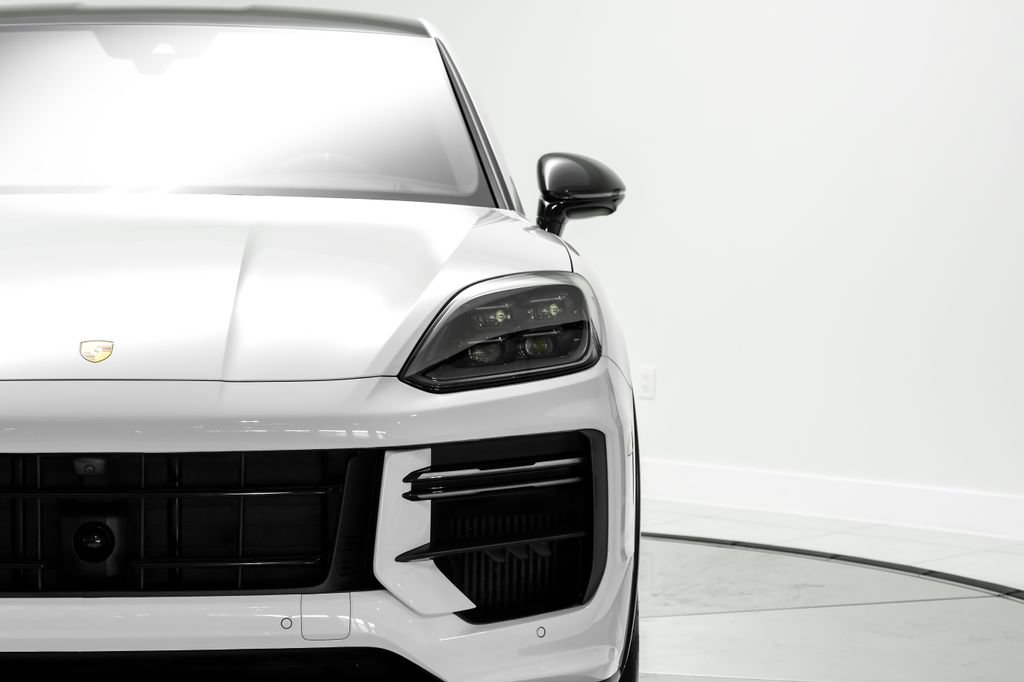 Used 2025 Porsche Cayenne Turbo GT AWD/4WD image 45