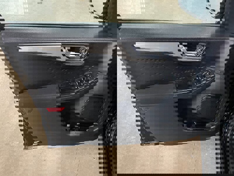 Used 2020 Ford Escape SE image 19