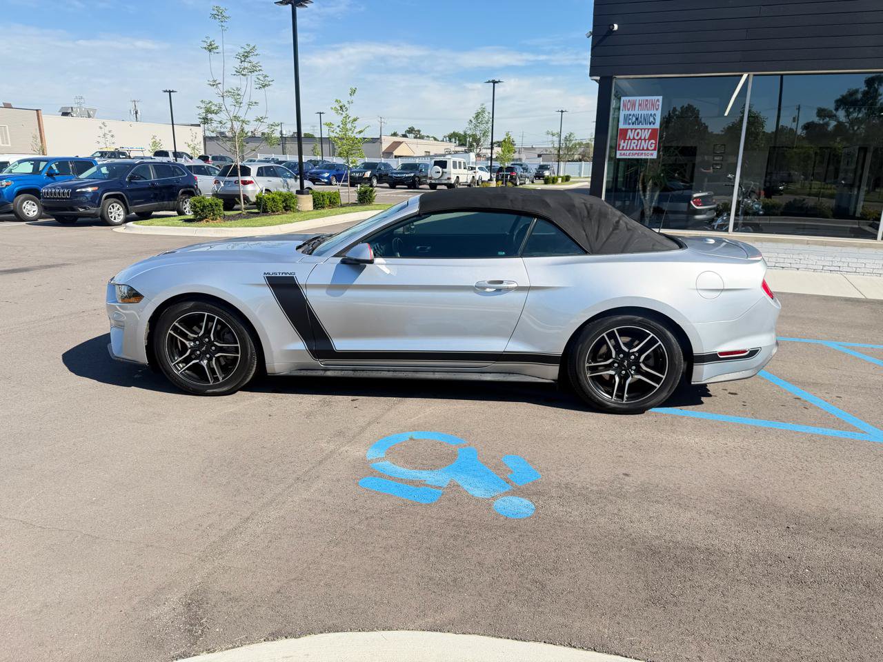 Used 2018 Ford Mustang Premium RWD image 8
