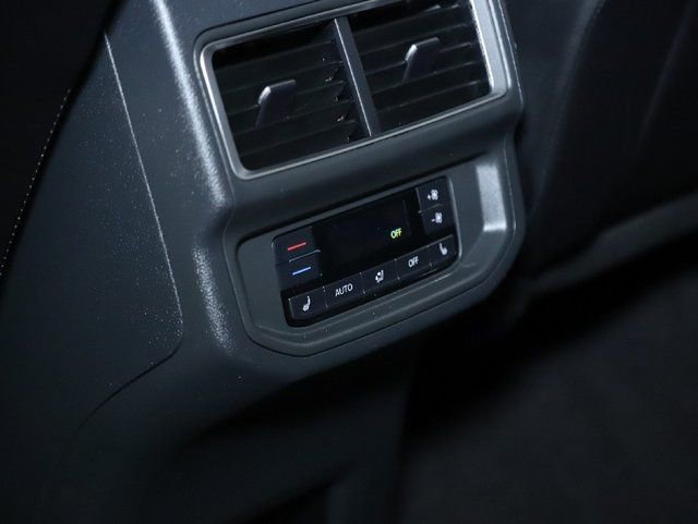 Used 2024 Volkswagen Atlas SEL Premium R-Line AWD/4WD image 17