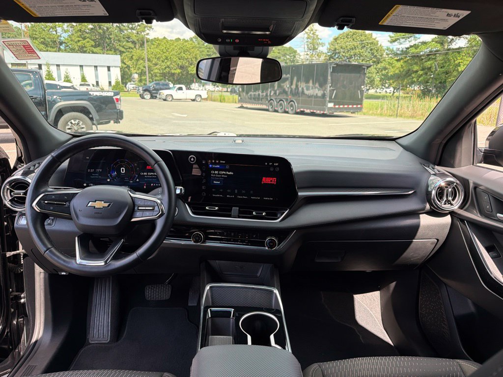Used 2025 Chevrolet Equinox LT FWD image 12