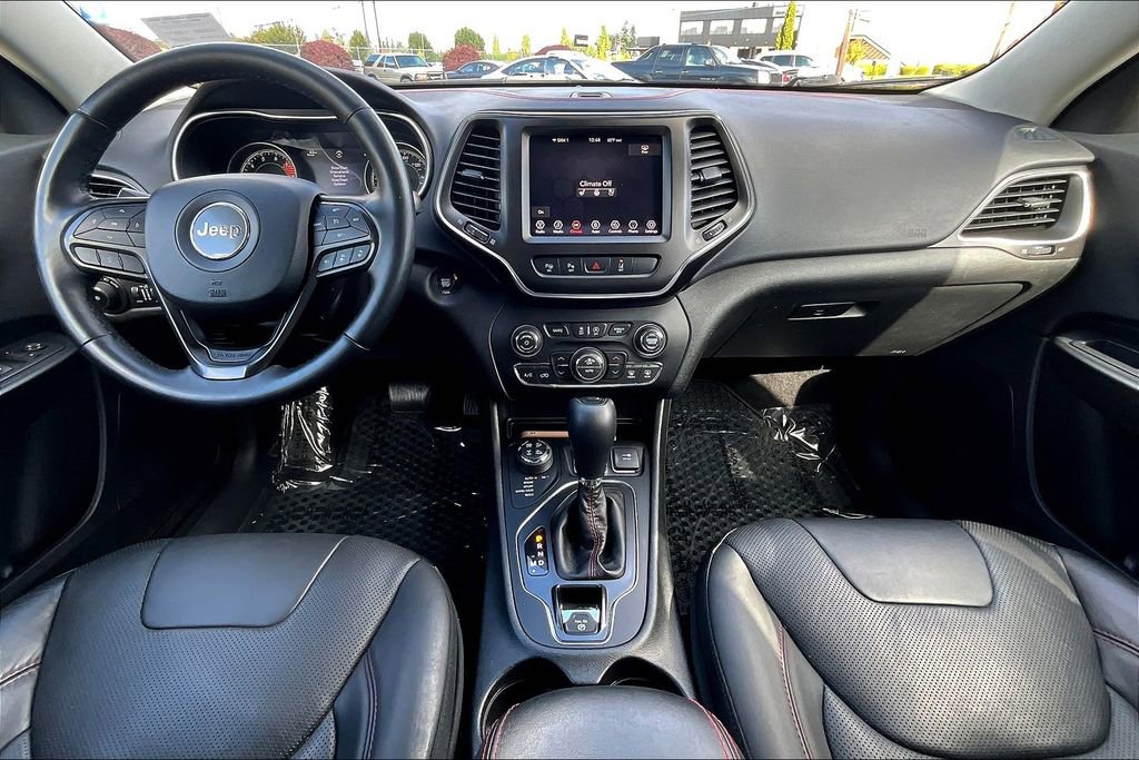 Used 2019 Jeep Cherokee Trailhawk AWD/4WD image 17