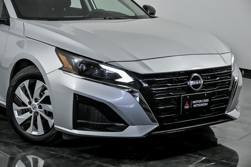 Used 2024 Nissan Altima 2.5 S FWD image 2