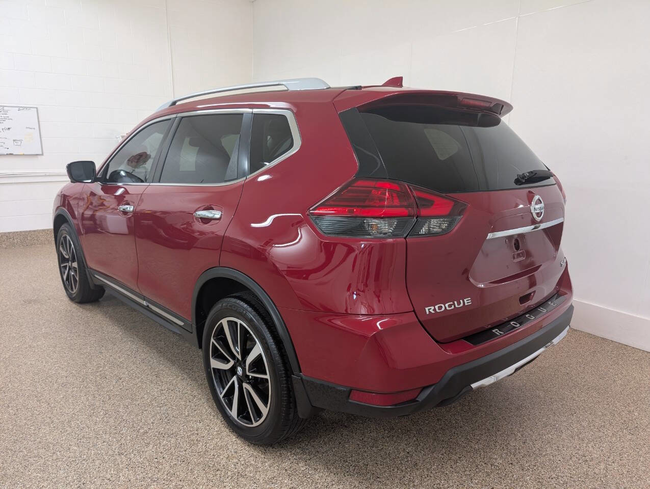 Used 2017 Nissan Rogue AWD image 3
