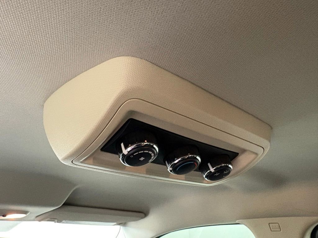 Used 2017 Dodge Journey SE w/ Flexible Seating Group image 31