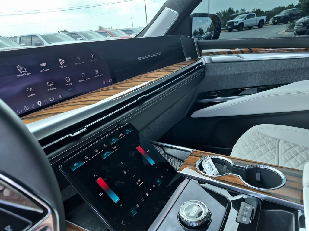 Certified 2026 Cadillac Escalade Platinum Sport w/ LPO, Floor Liner Package AWD/4WD image 28