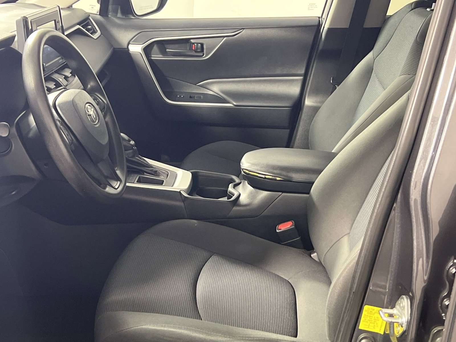 Used 2020 Toyota RAV4 LE w/ Carpet Mat Package image 13