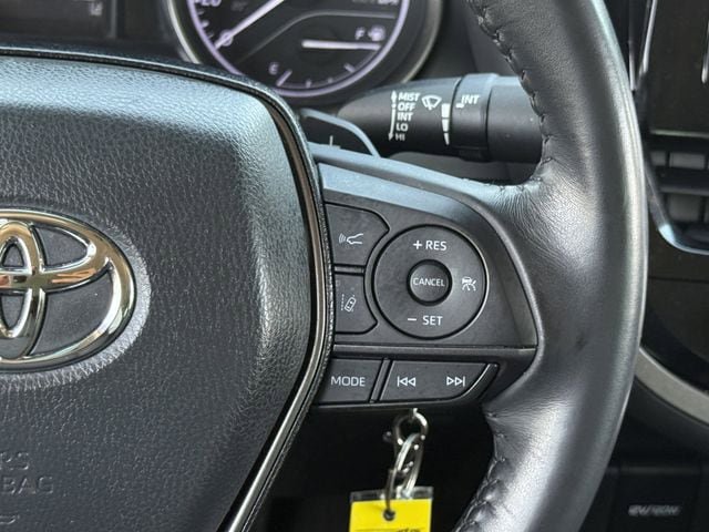 Used 2021 Toyota Camry SE FWD image 12