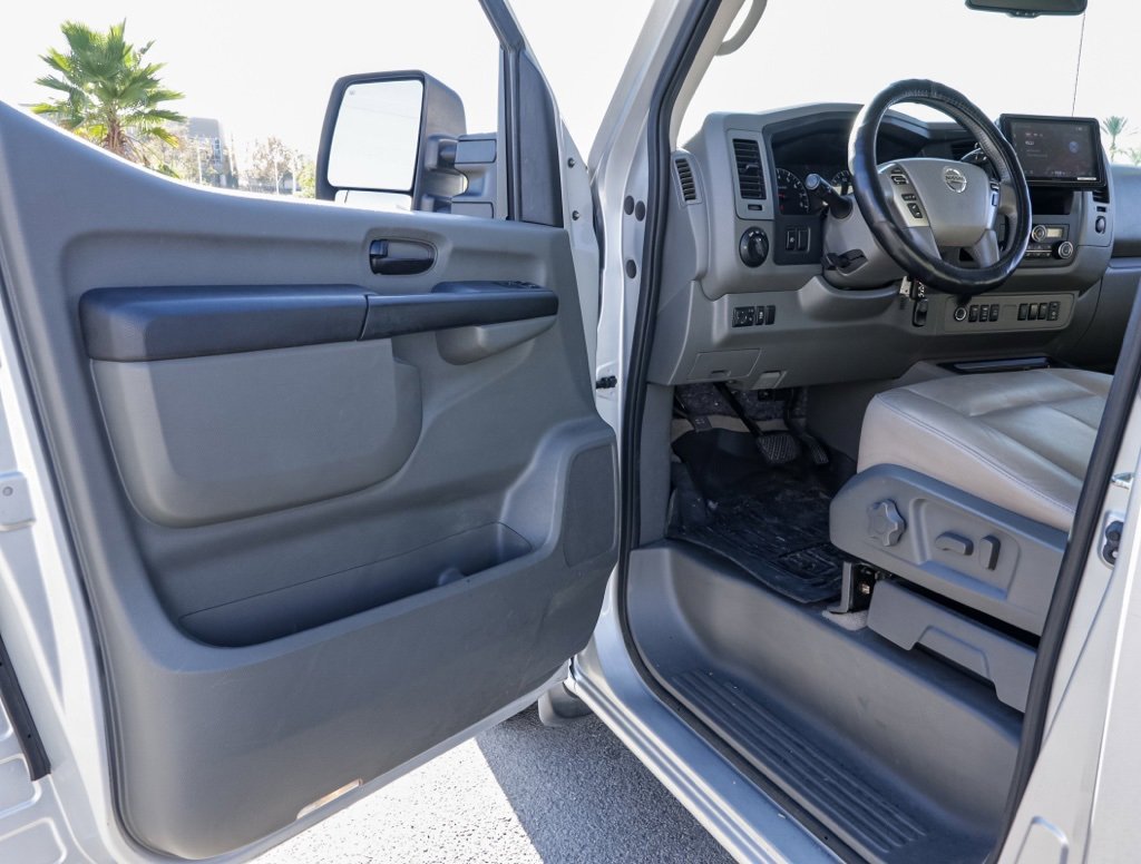 Used 2021 Nissan NV 3500 SL image 13