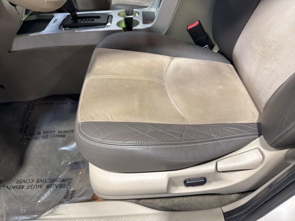 Used 2010 Mercury Mariner Premier image 25