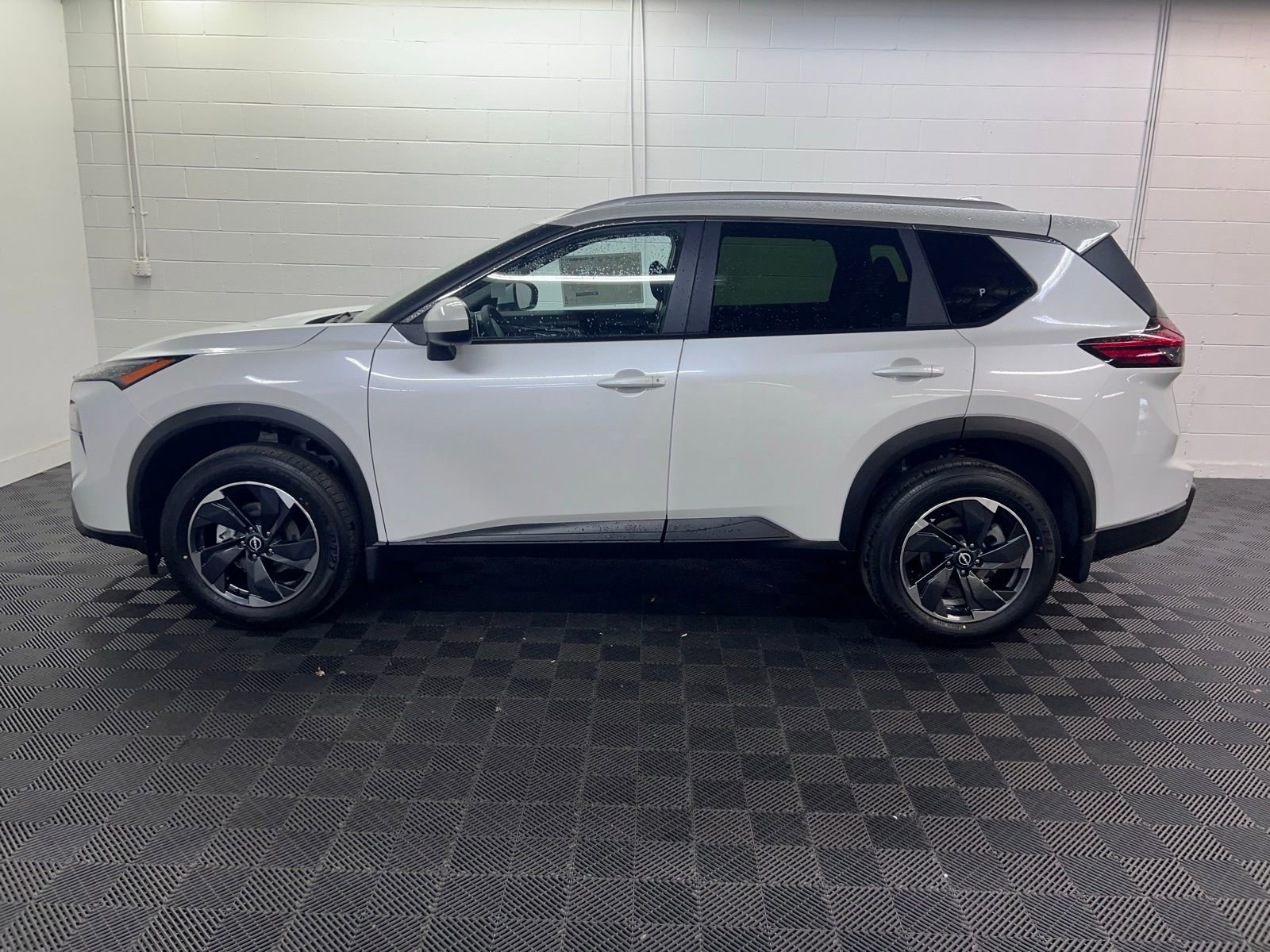 Certified 2025 Nissan Rogue SV w/ SV Premium Package image 4