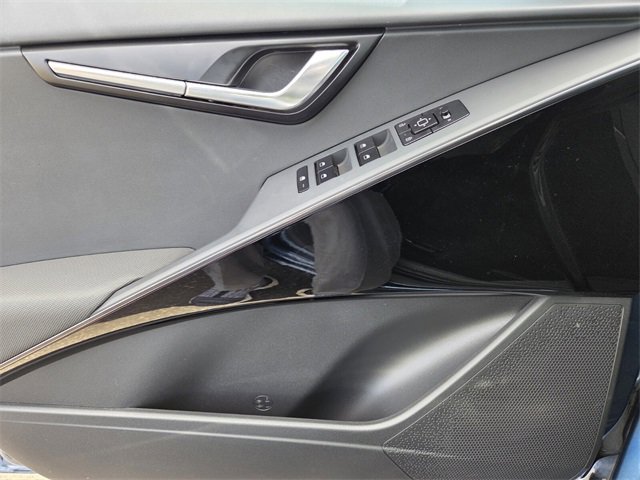 Certified 2025 Kia Niro EX image 15