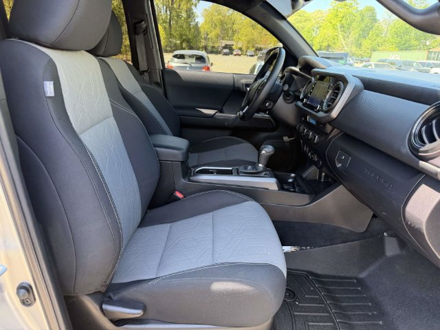 Used 2022 Toyota Tacoma TRD Sport AWD/4WD image 11