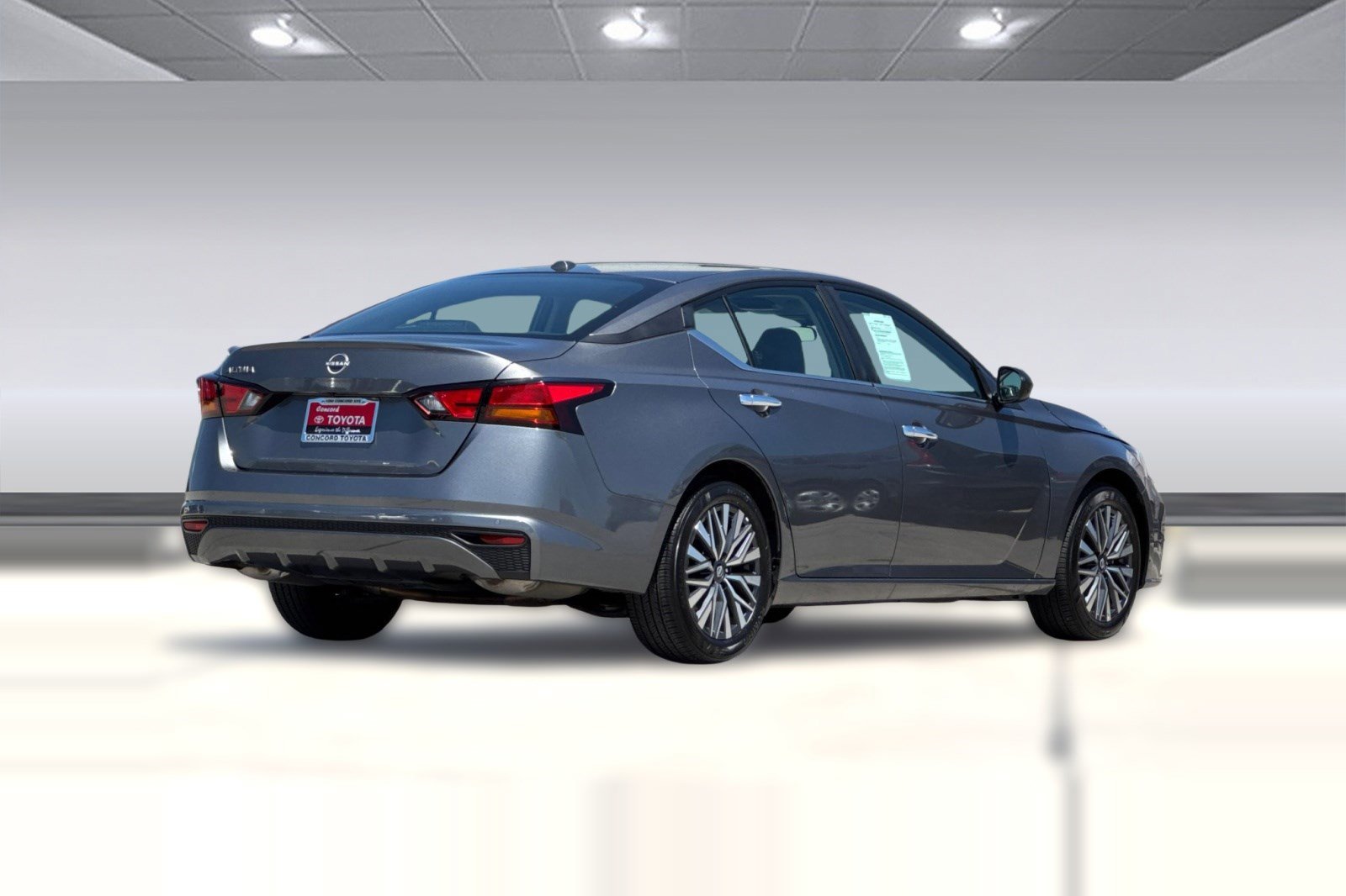 Used 2025 Nissan Altima 2.5 SV FWD image 8