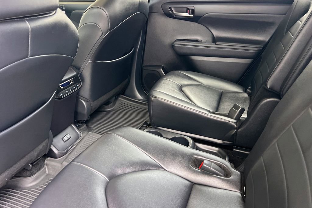 Certified 2024 Toyota Highlander XLE AWD/4WD image 14