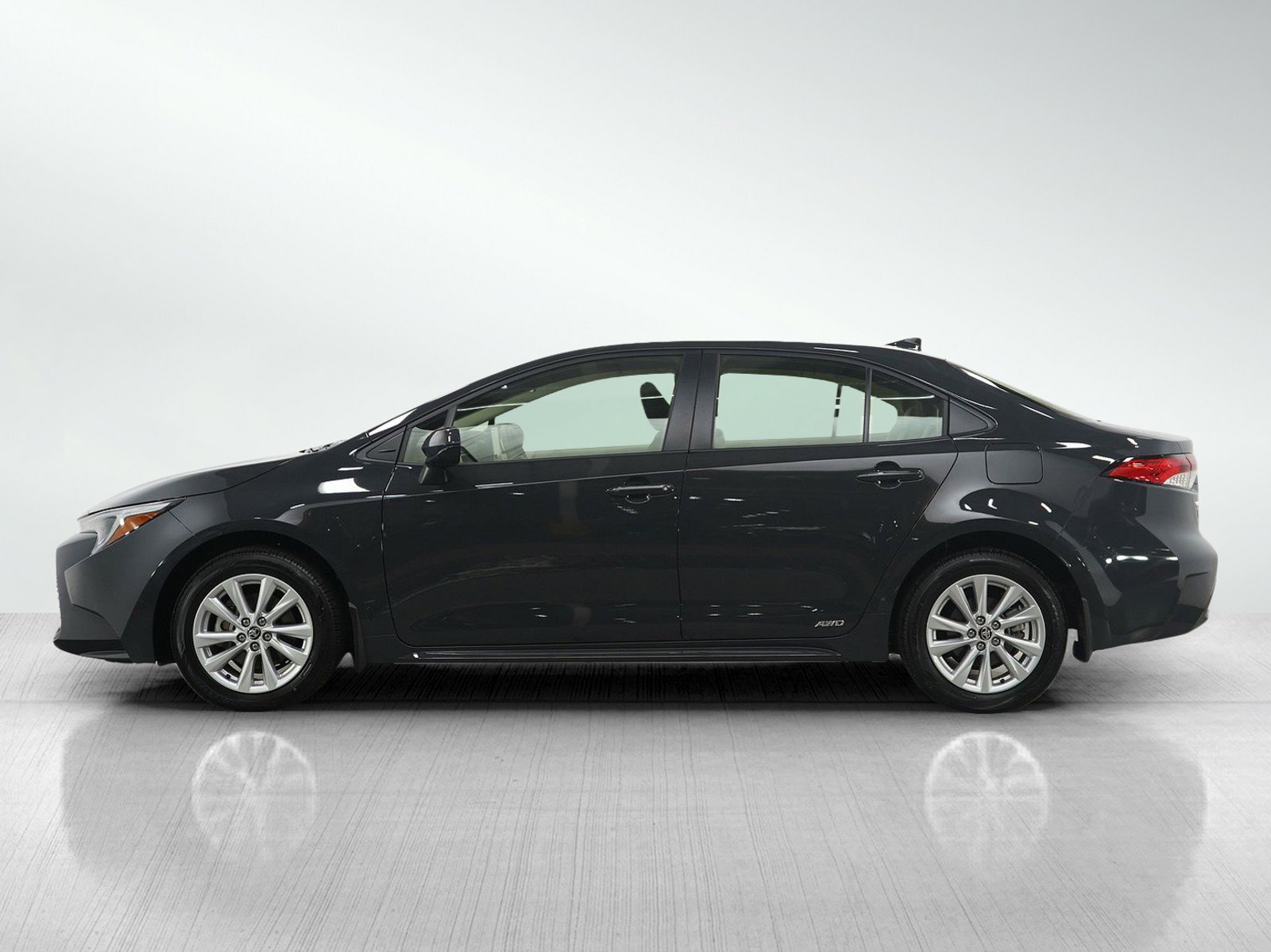Used 2025 Toyota Corolla LE image 2
