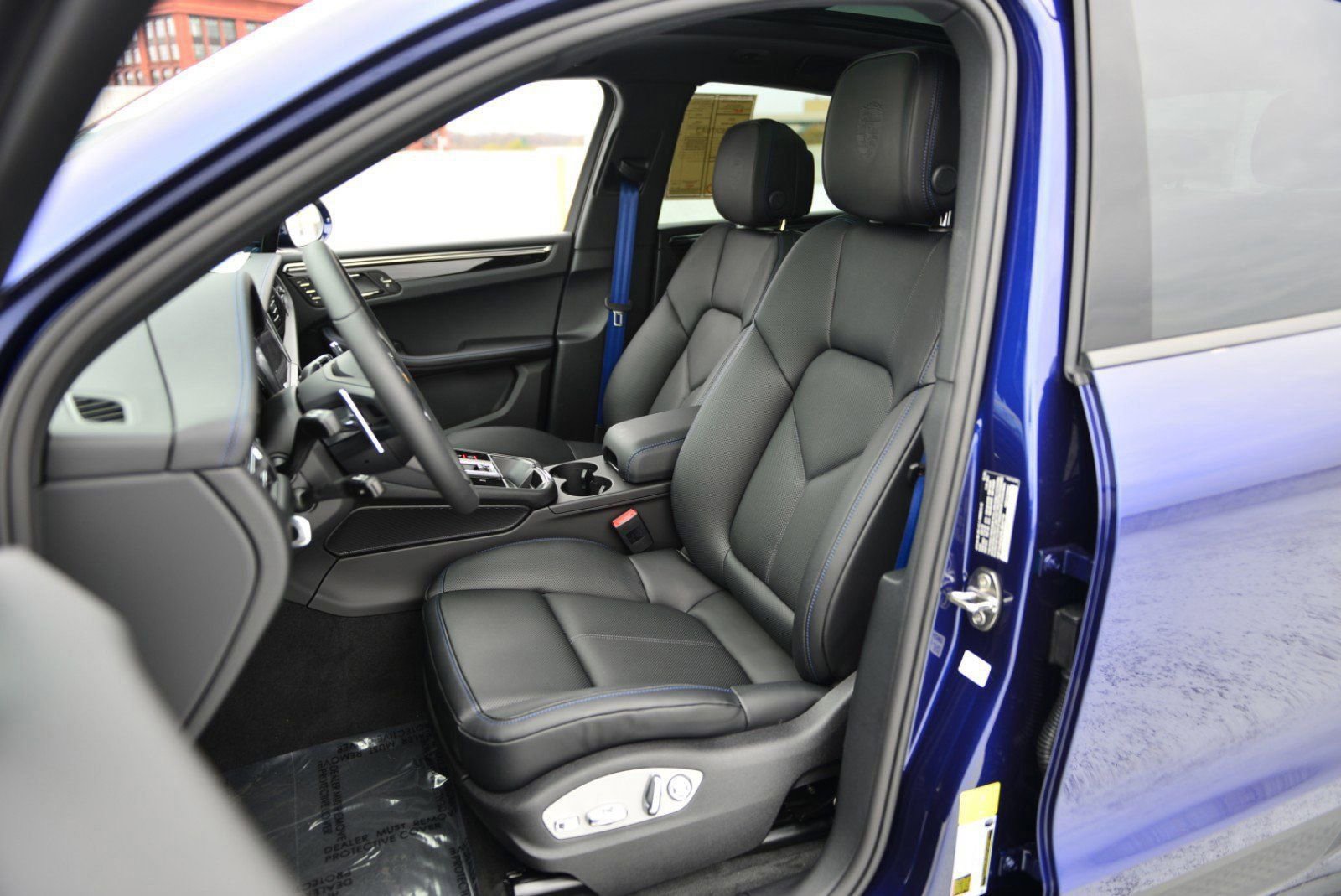 Used 2025 Porsche Macan image 5