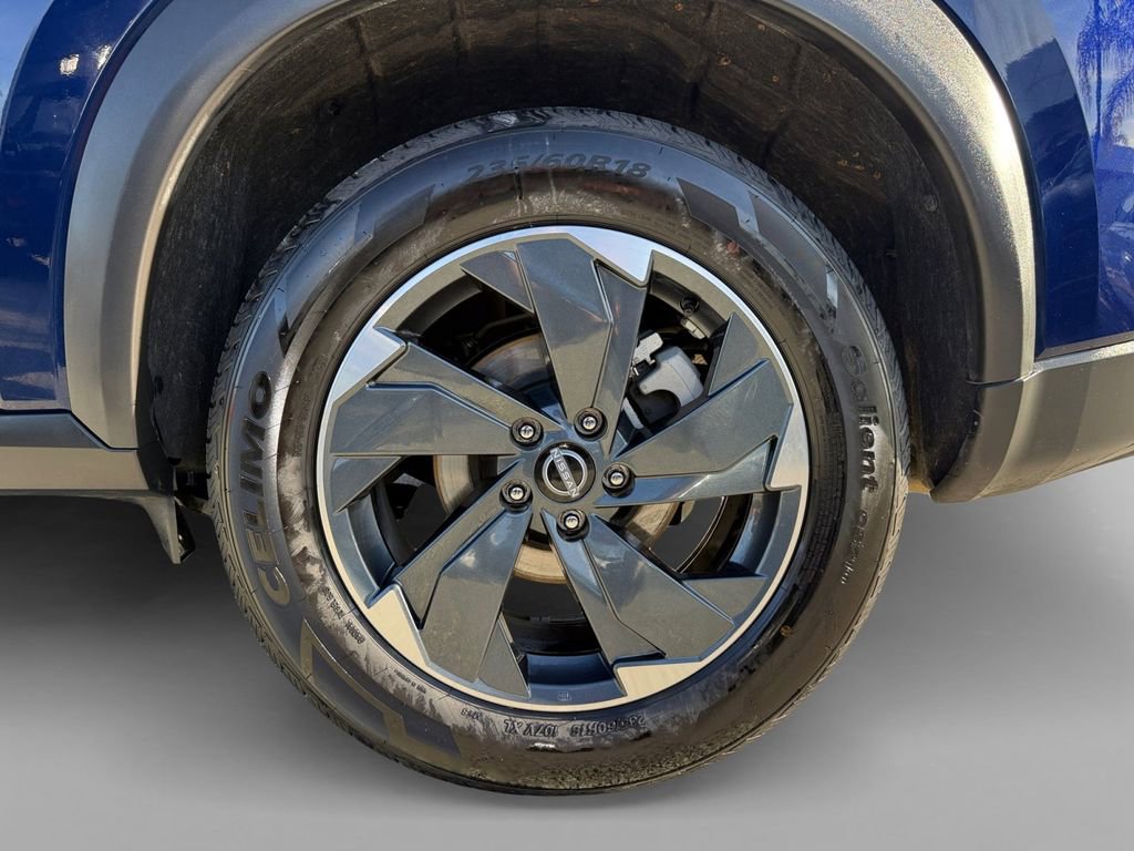 Used 2024 Nissan Rogue SV image 36
