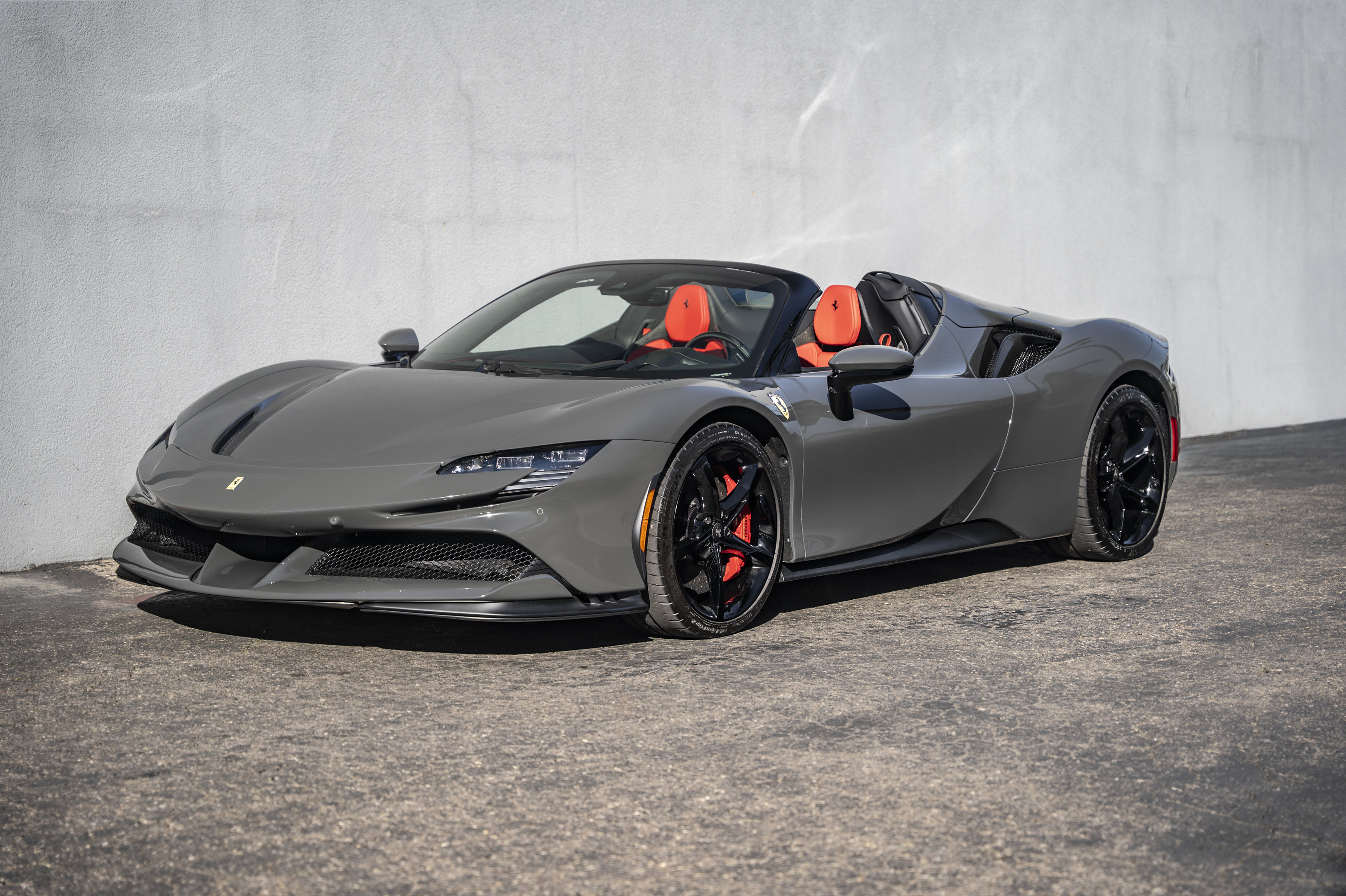 Certified 2025 Ferrari SF90 Spider AWD/4WD image 1