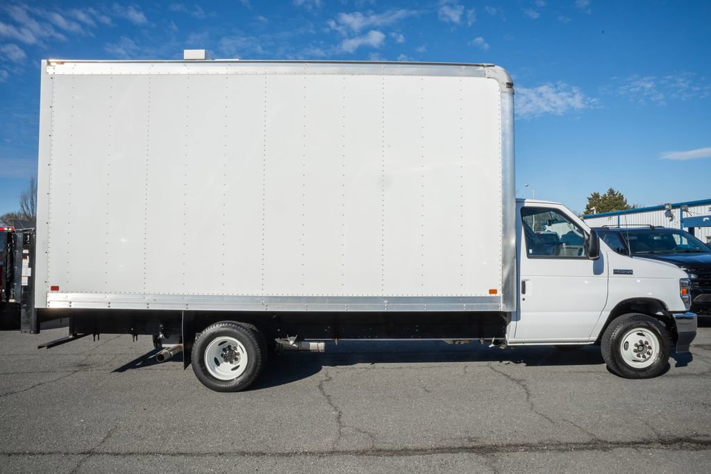 Certified 2023 Ford E-450 and Econoline 450 Super Duty w/ Power Windows & Locks Group image 3
