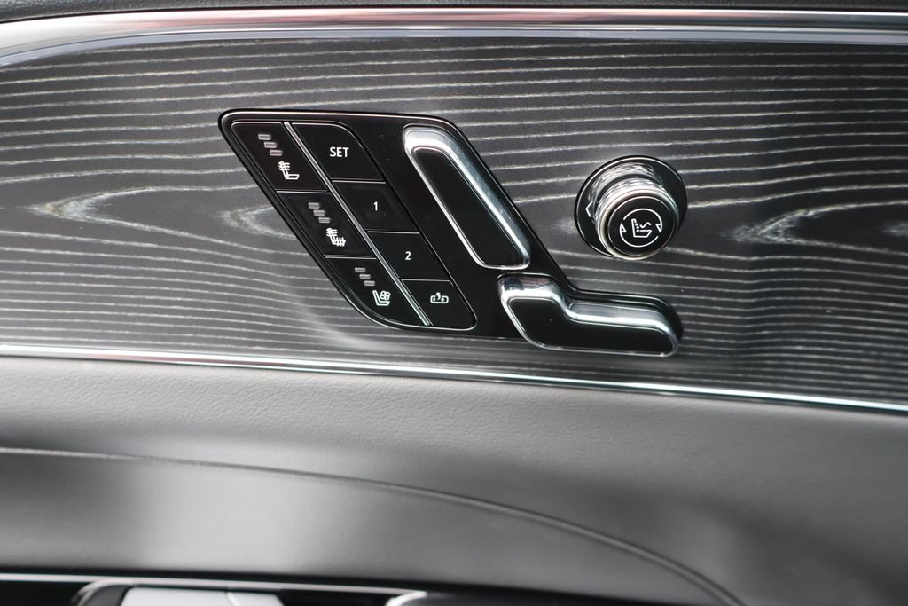 Used 2024 Cadillac Lyriq Sport RWD image 31