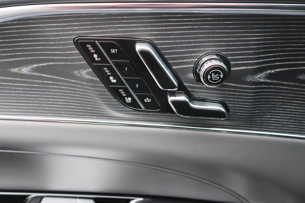 Used 2024 Cadillac Lyriq Sport RWD image 31