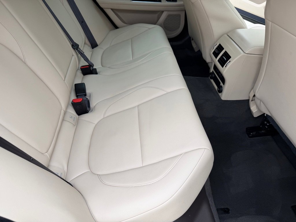 Used 2018 Jaguar XF Premium AWD/4WD image 20