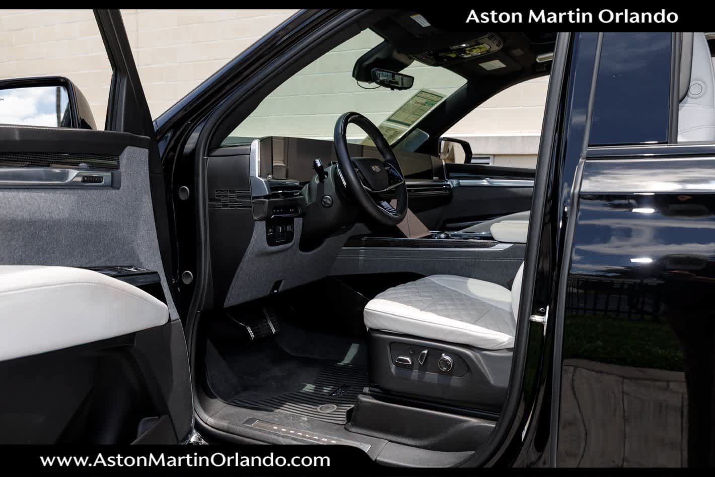 Used 2025 Cadillac Escalade V AWD/4WD image 3