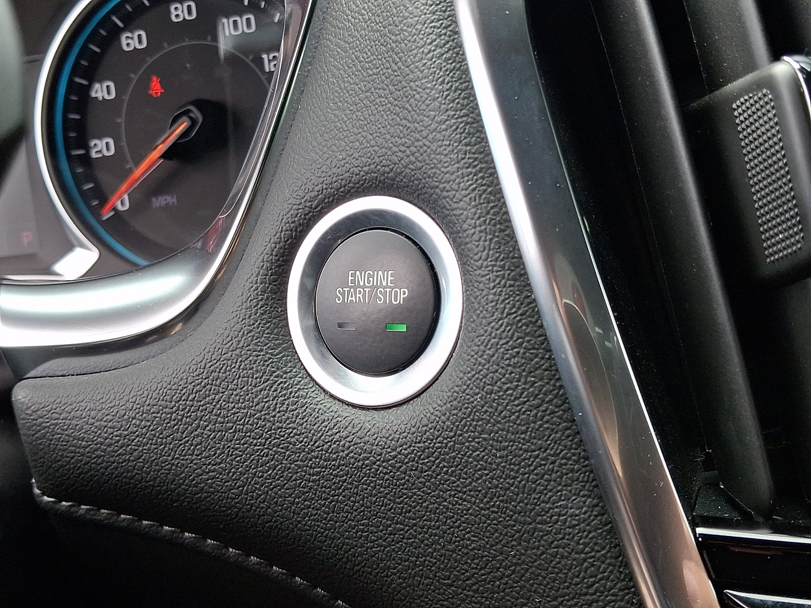 Certified 2023 Chevrolet Traverse LT FWD image 24