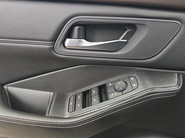 Used 2022 Nissan Rogue SV w/ SV Premium Package FWD image 27