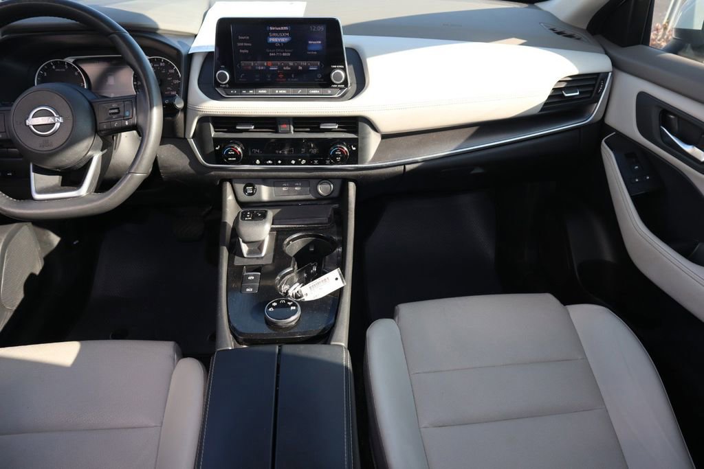 Used 2024 Nissan Rogue SV w/ SV Premium Package image 15