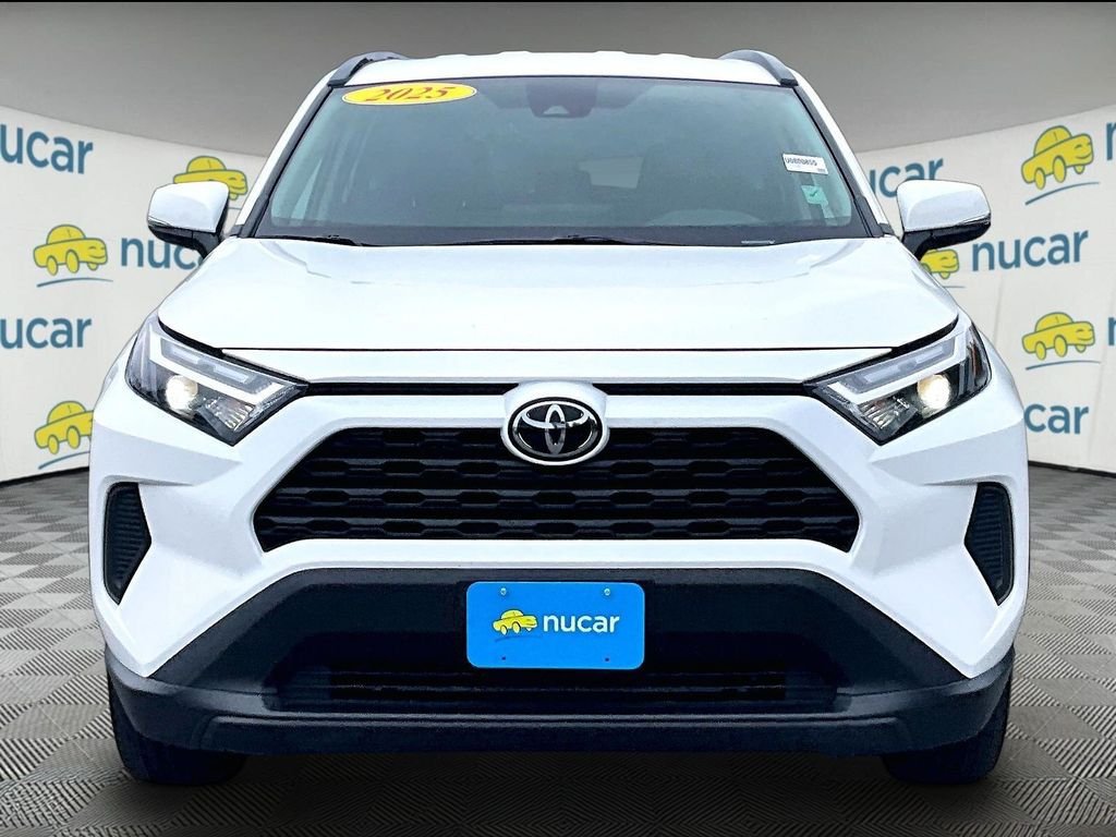 Used 2025 Toyota RAV4 XLE AWD/4WD image 2