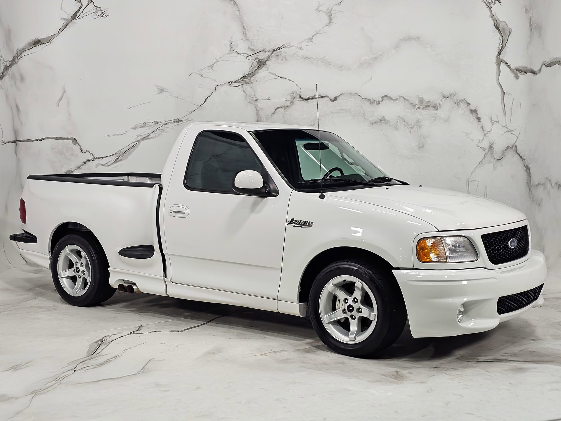 Used 2000 Ford F150 Lightning RWD image 7
