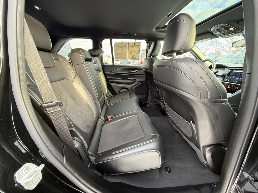 Used 2024 Jeep Grand Cherokee Altitude image 15