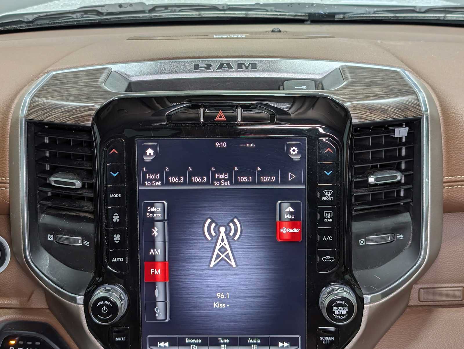 Used 2019 RAM 1500 Laramie AWD/4WD image 22