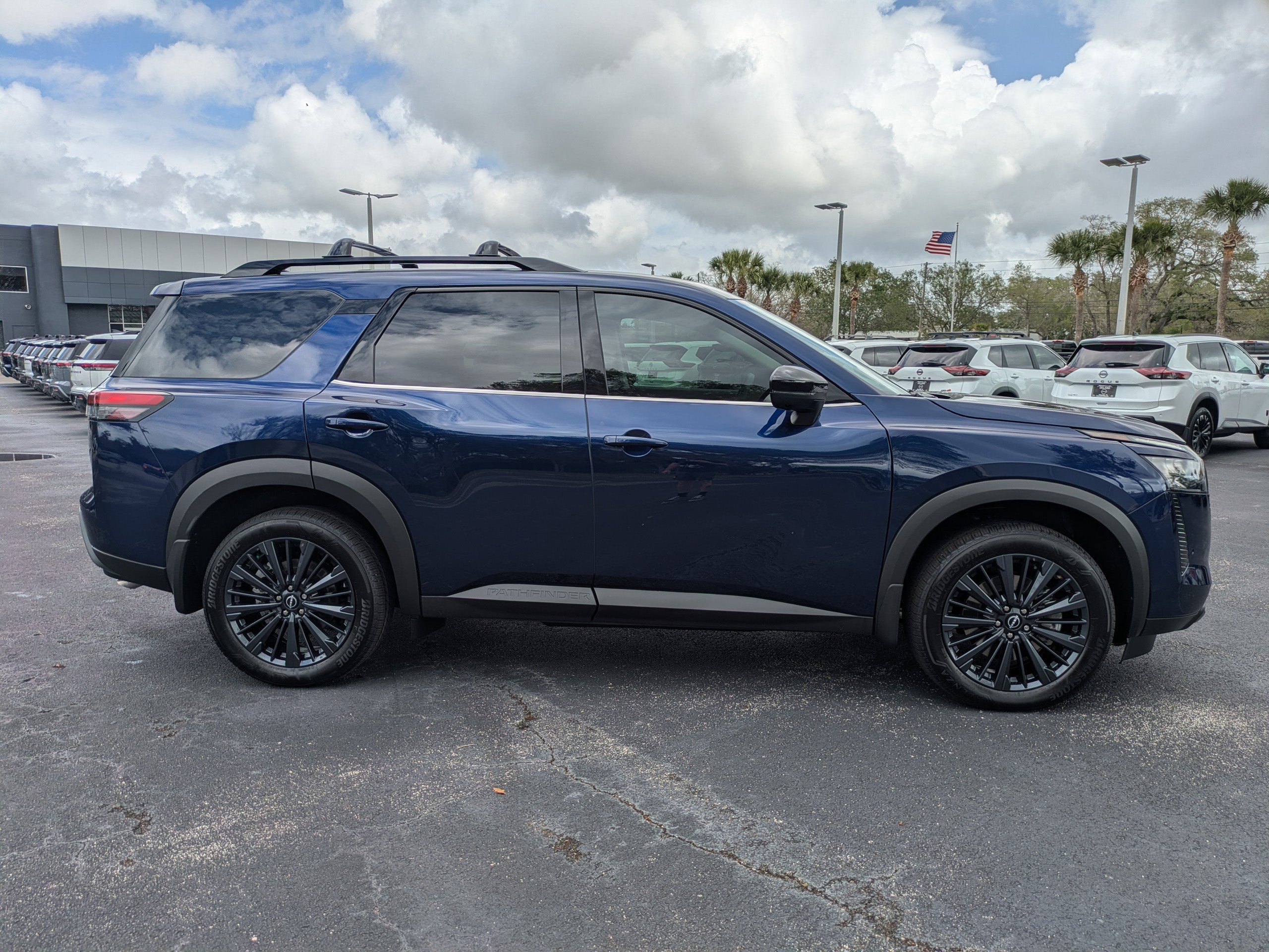 New 2026 Nissan Pathfinder SL AWD/4WD image 3