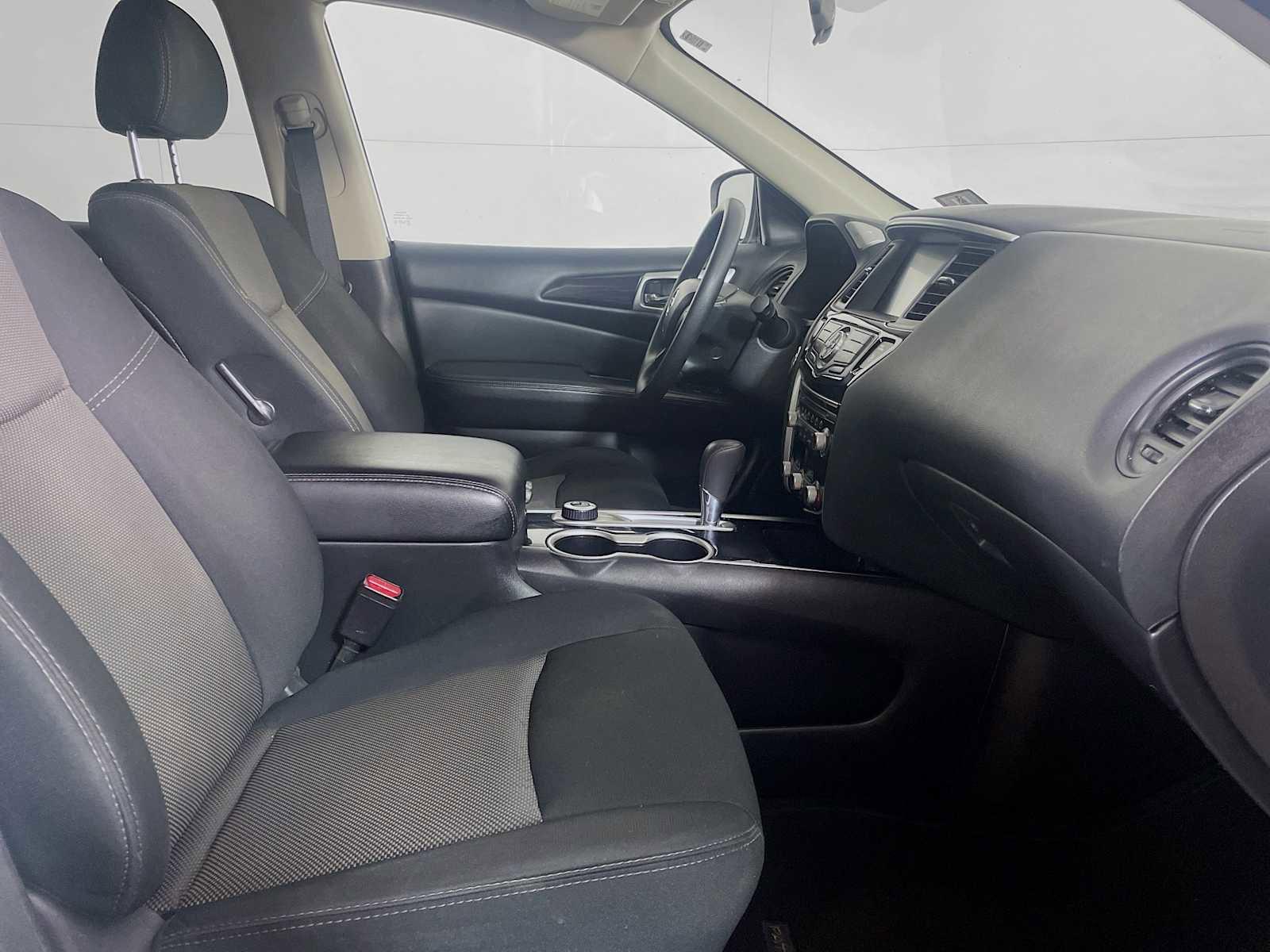 Used 2020 Nissan Pathfinder S image 25