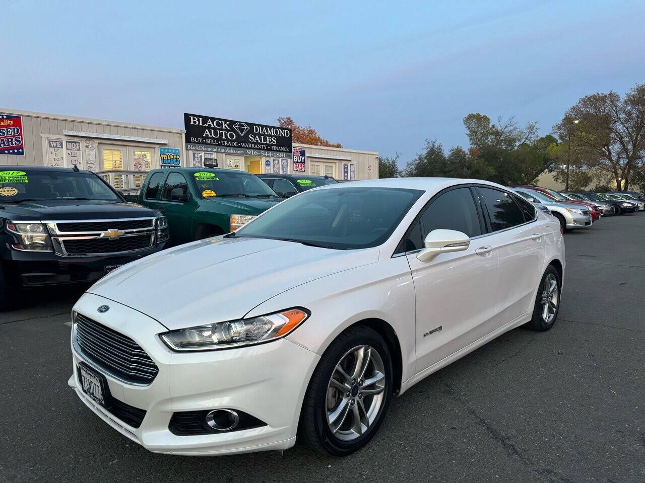 Used 2016 Ford Fusion SE FWD image 1