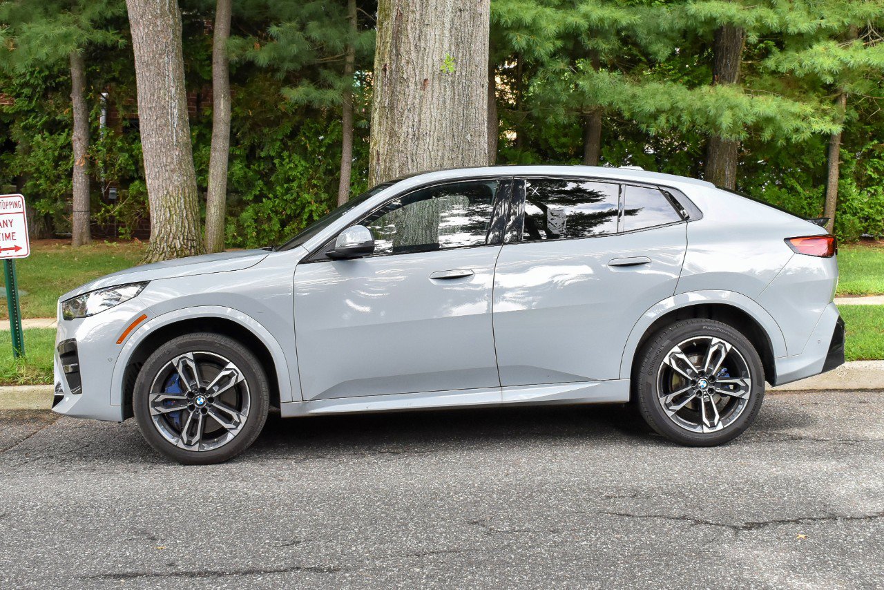 Used 2026 BMW X2 xDrive28i AWD/4WD image 3