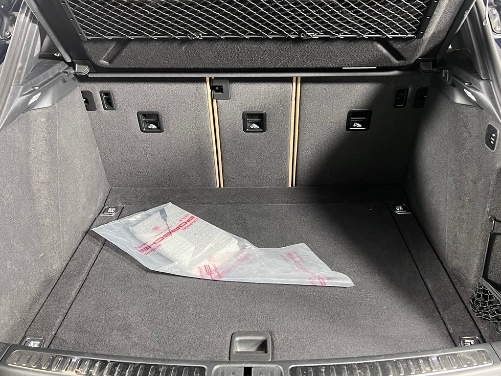 Certified 2020 Porsche Macan Turbo AWD/4WD image 17