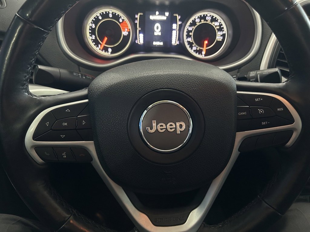 Used 2018 Jeep Cherokee Latitude Plus w/ Cold Weather Group image 18