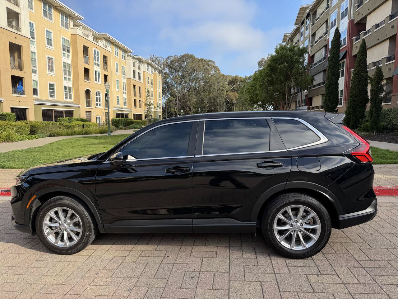 Used 2025 Honda CR-V EX-L image 18
