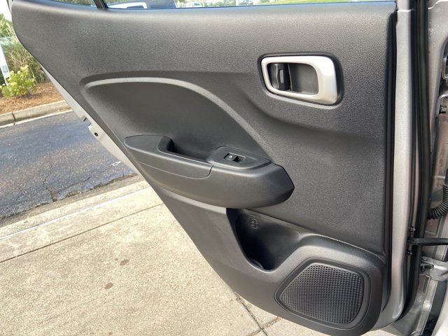 Used 2025 Hyundai Venue SEL FWD image 50