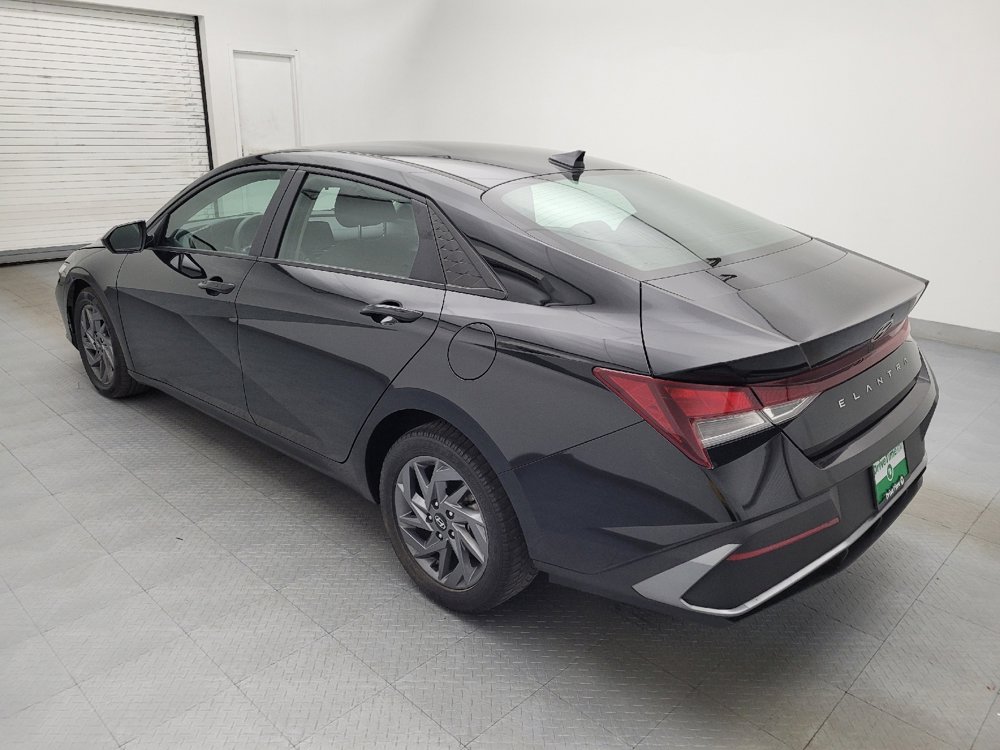 Used 2024 Hyundai Elantra SEL image 3